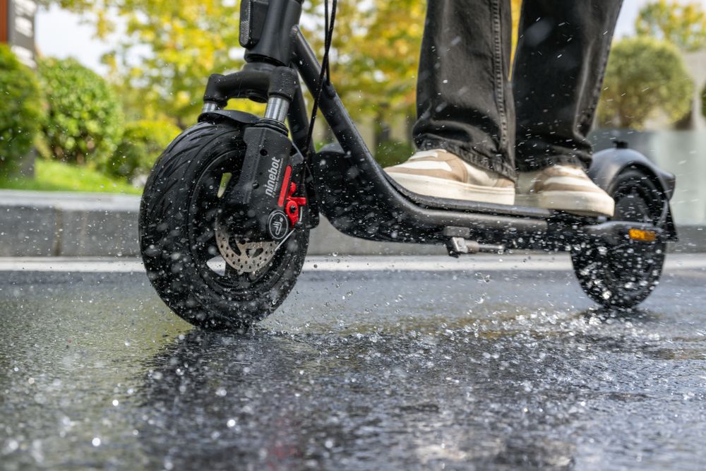 Segway Ninebot Kickscooter F2 II Electric Scooter [051201AA]