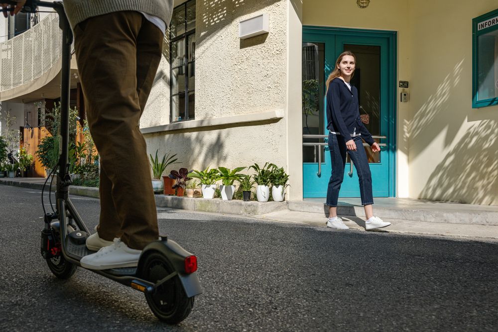 Segway Ninebot Kickscooter F2 II Electric Scooter [051201AA]